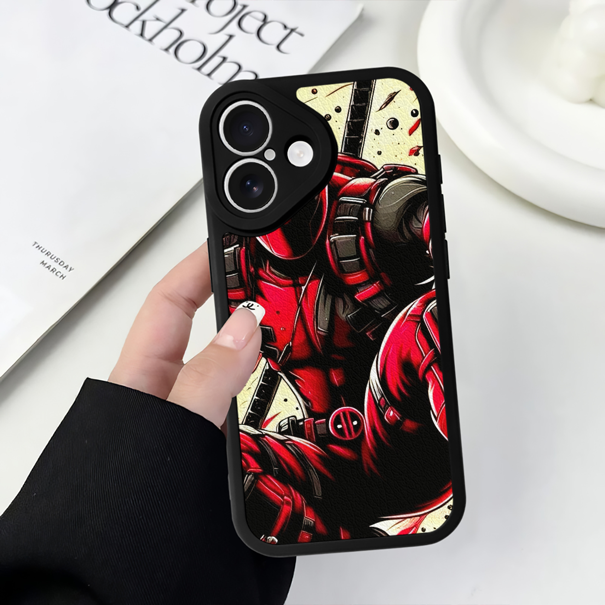 （画像用） Deadpool デッドプール 【iPhone 16シリーズ対応】シリコンスマホケース（レザー調） 材質：シリコン